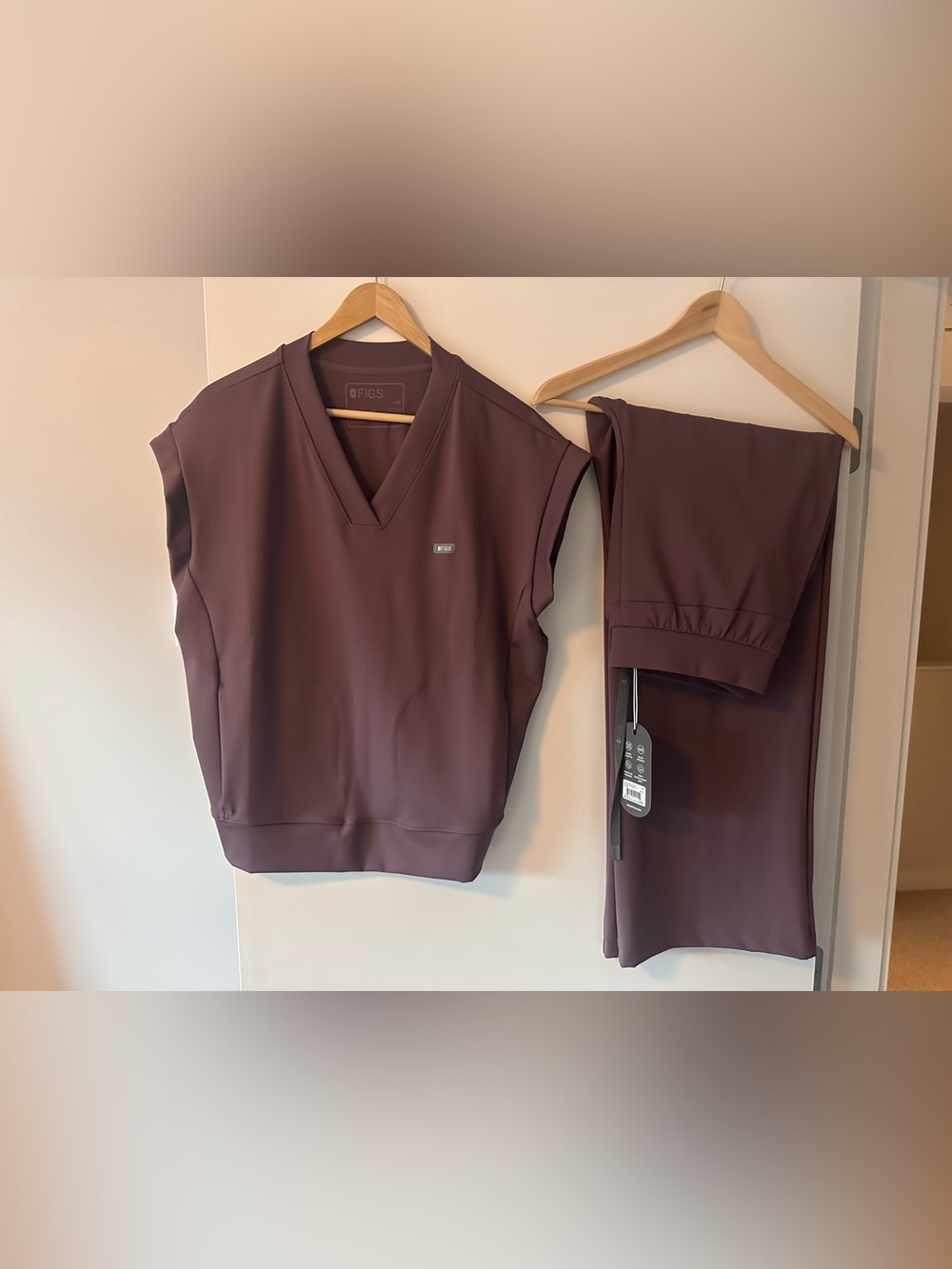 NWT Figs Plum Women's V-Neck Top Wideleg Pants L